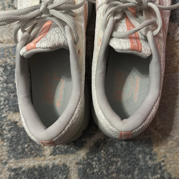 Women’s size 10 Brooks sneakers - Picture 6 of 6